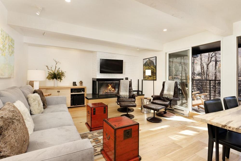 Chateau Roaring Fork Unit 25, Contemporary Condo With River Views, Close To Town Aspen Exterior photo